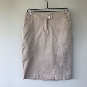 Beige skirt, Kenar